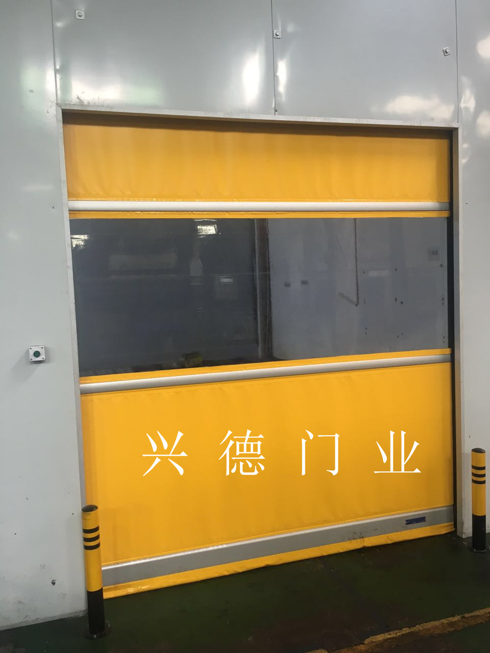 什么生產(chǎn)廠家定做硬質(zhì)快速卷簾門質(zhì)量好？